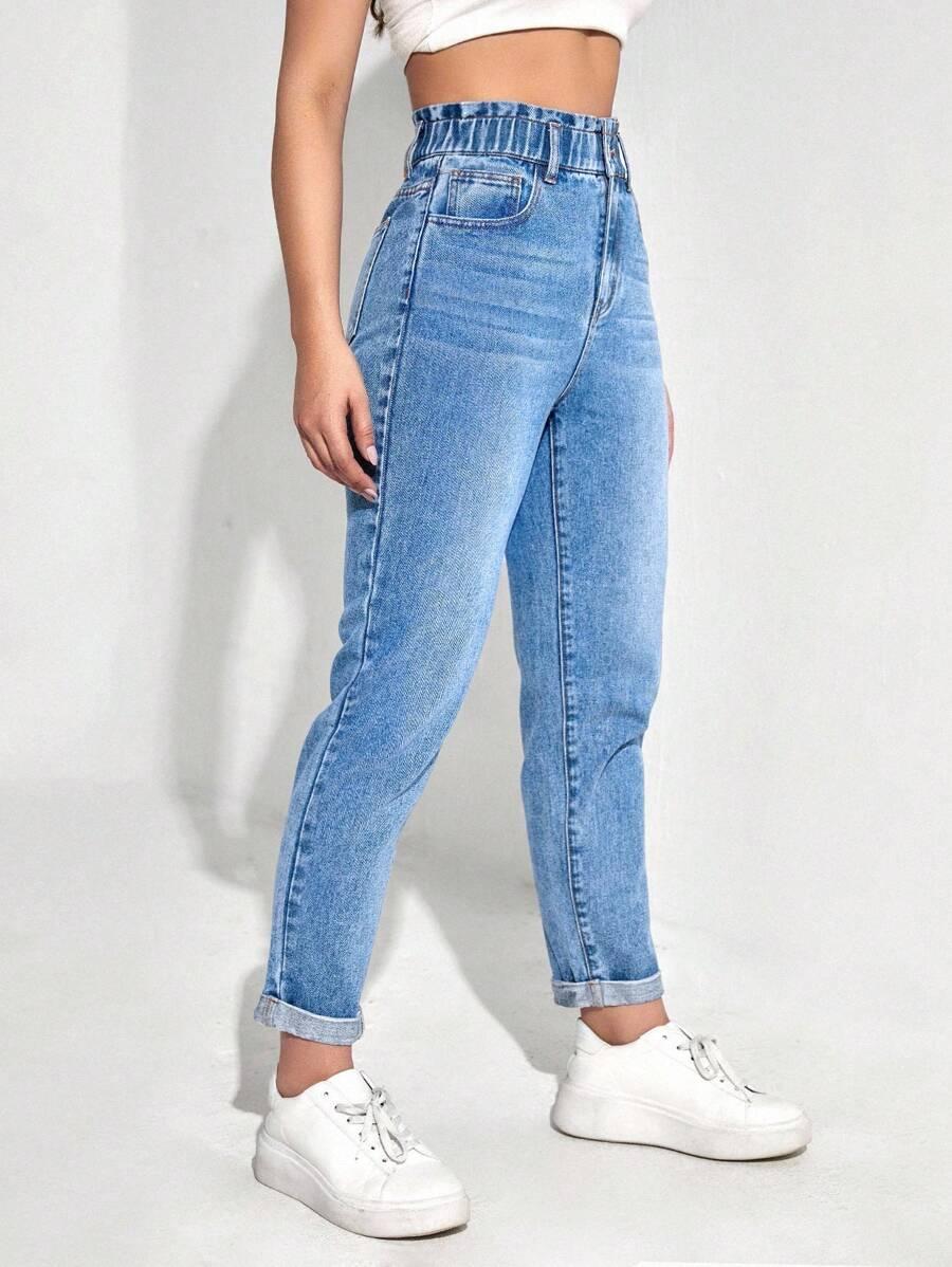 niebieskie spodnie jeans