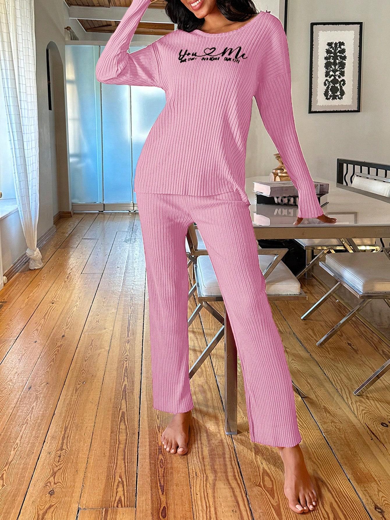 różowa piżama prążkowana spodnie bluzka print 