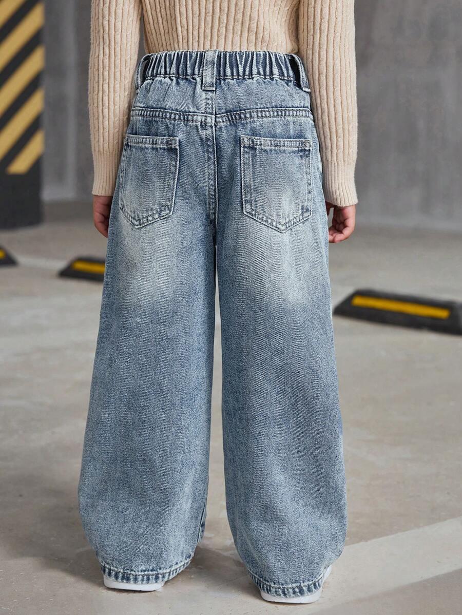 niebieskie spodnie jeans