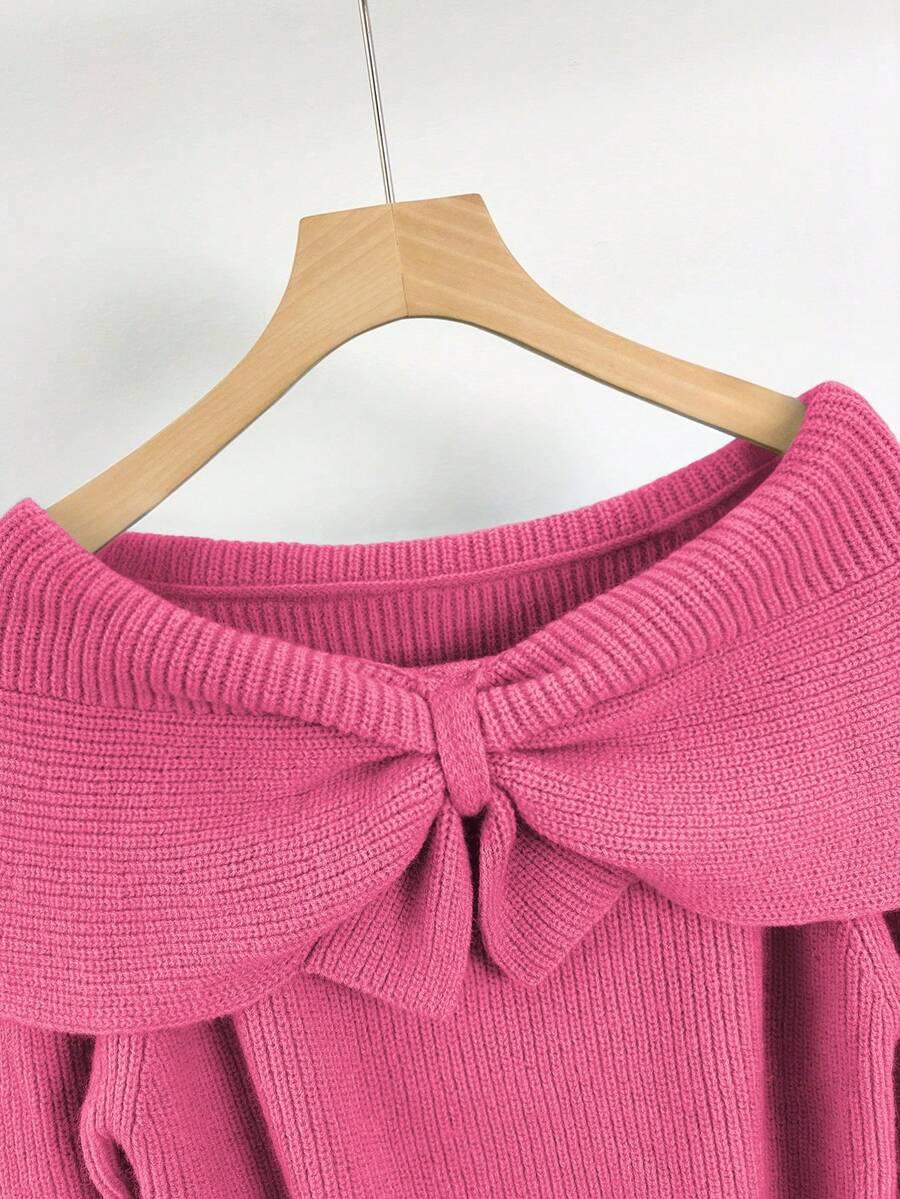 różowy sweter odkryte ramiona