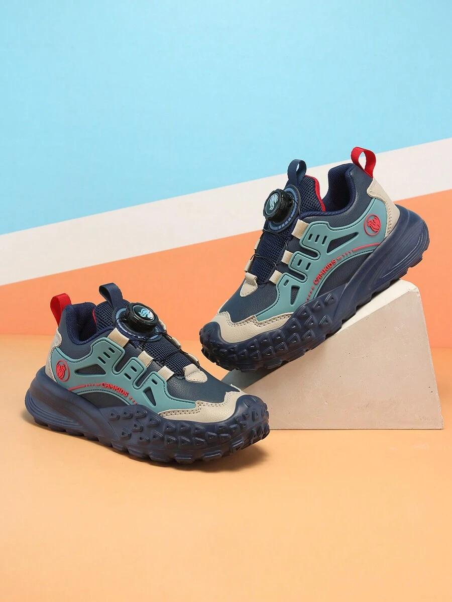 niebieskie buty sportowe
