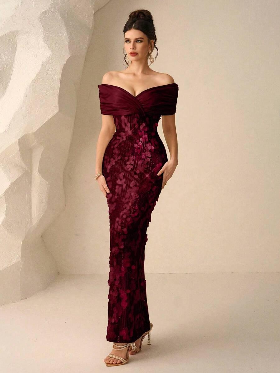 CZERWONA SUKIENKA ZDOBIENIE