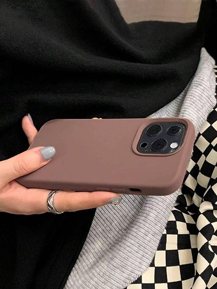 brązowe etui na telefon IPhone 15 pro