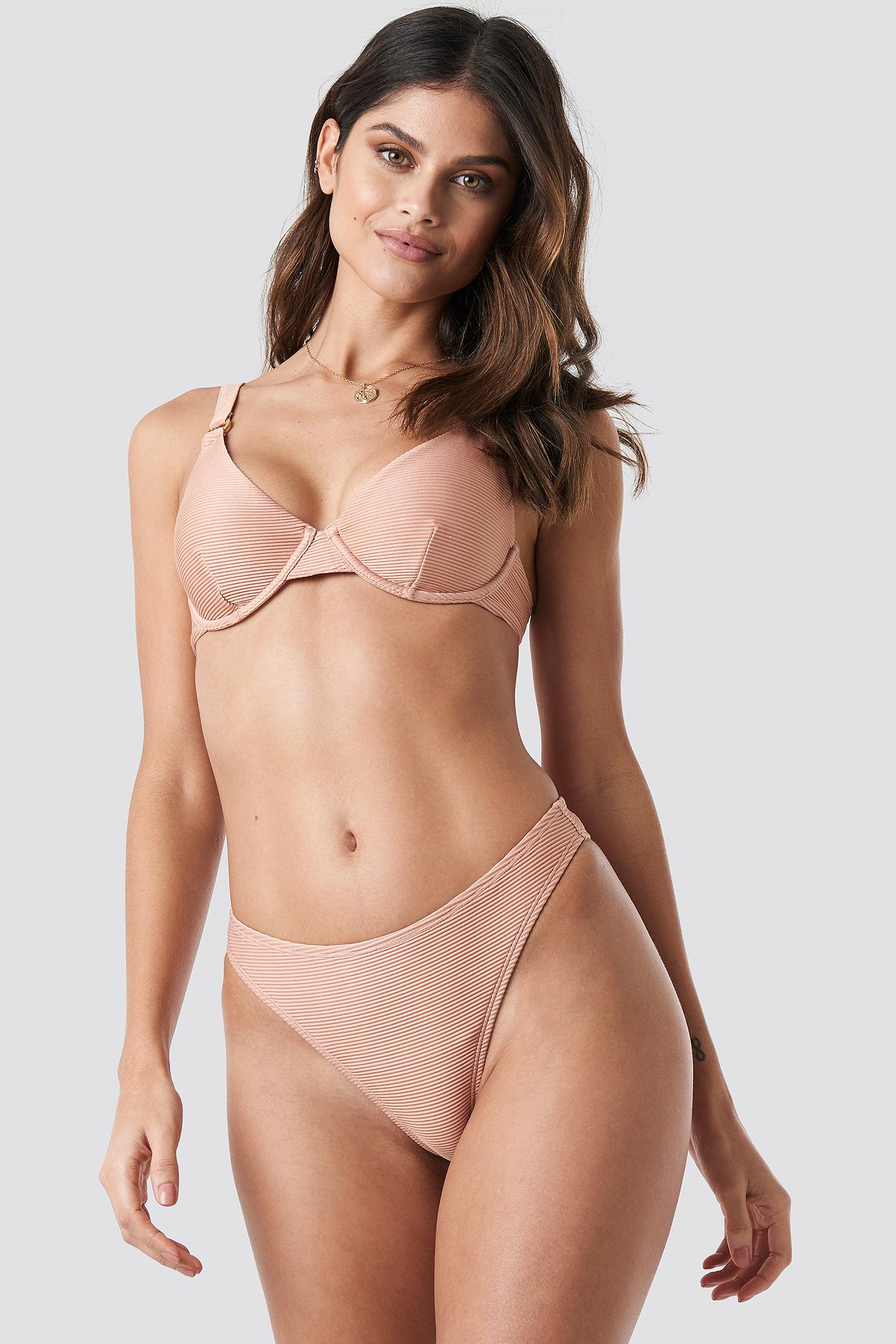 góra od bikini prążki