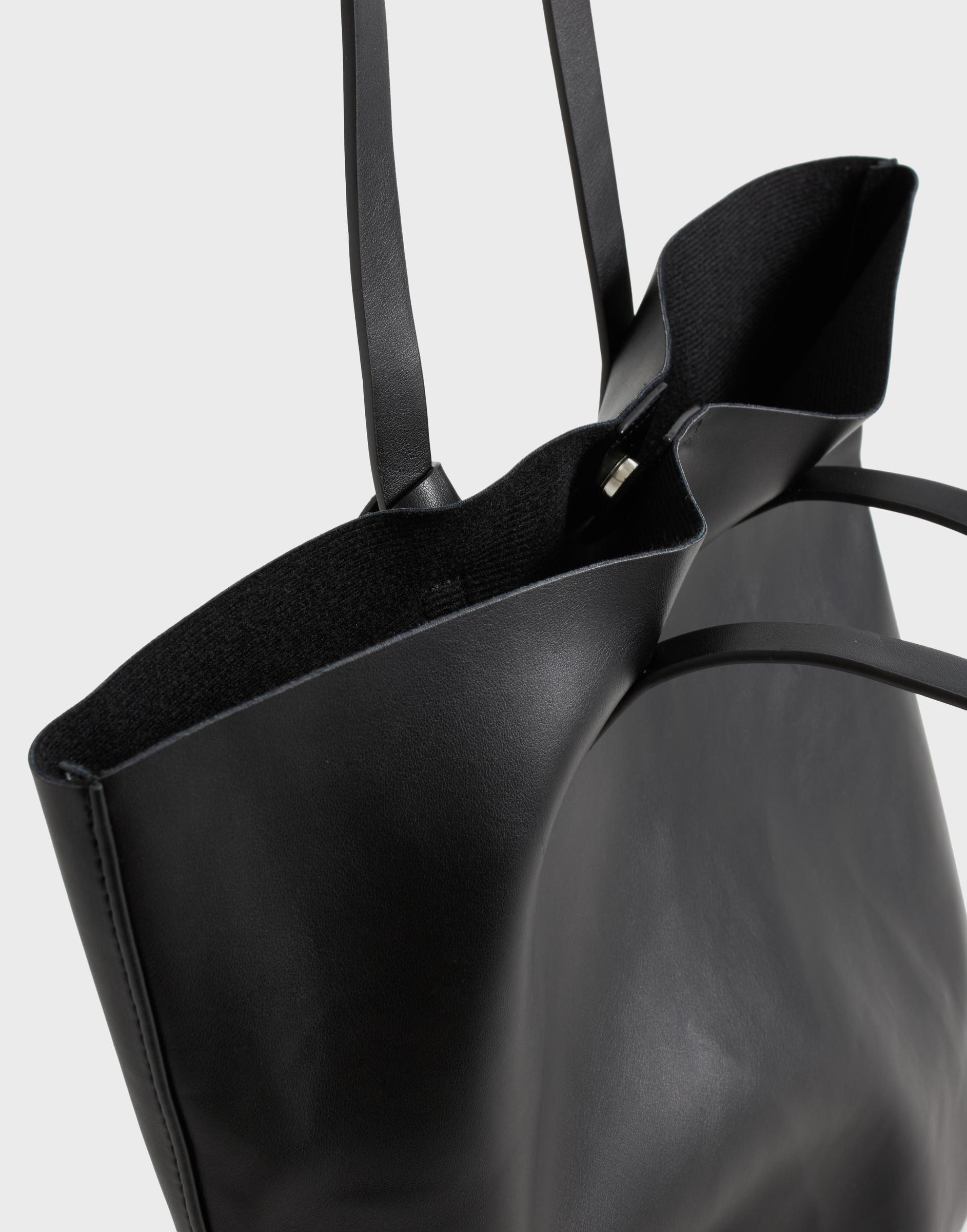 czarna torebka shopper