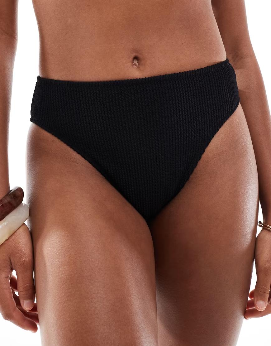 CZARNY DÓŁ OD BIKINI TEKSTURA
