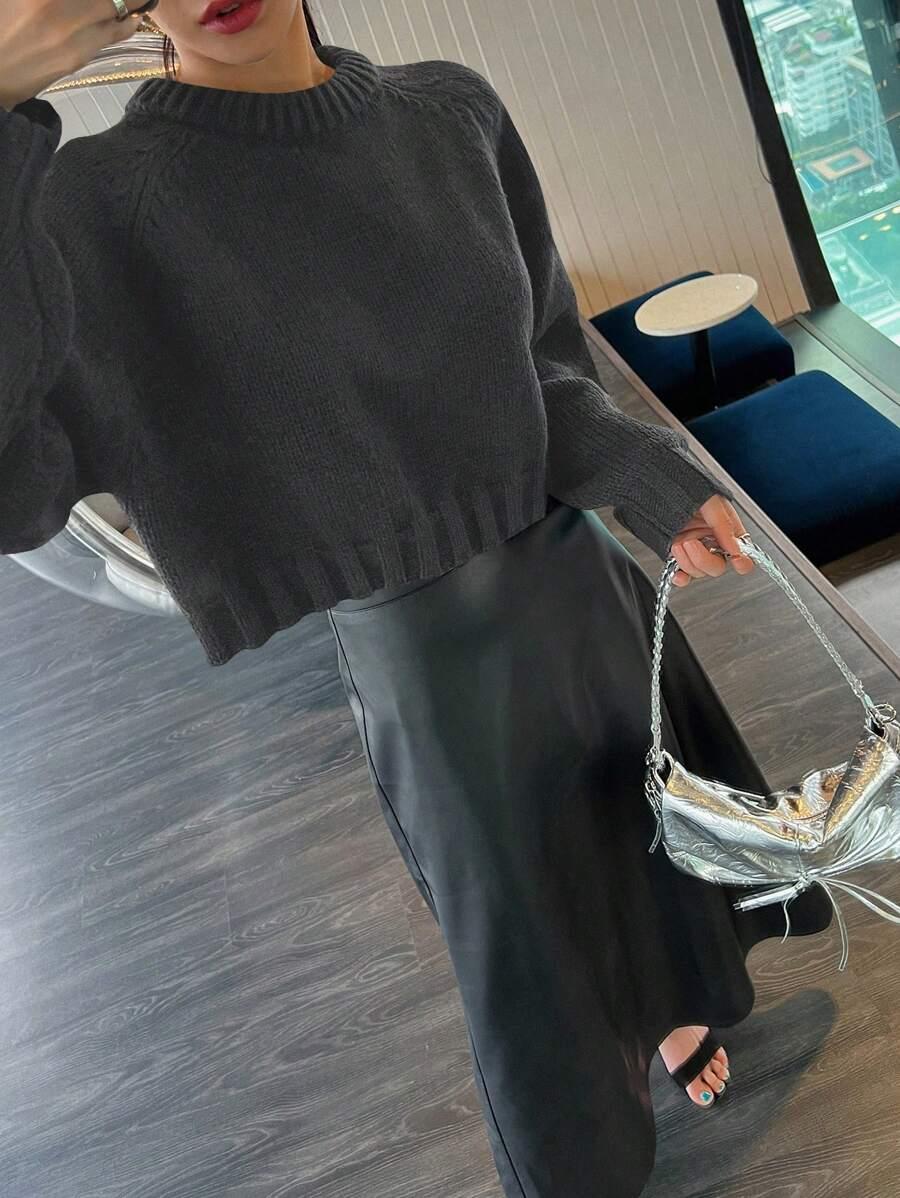 szary sweter casual