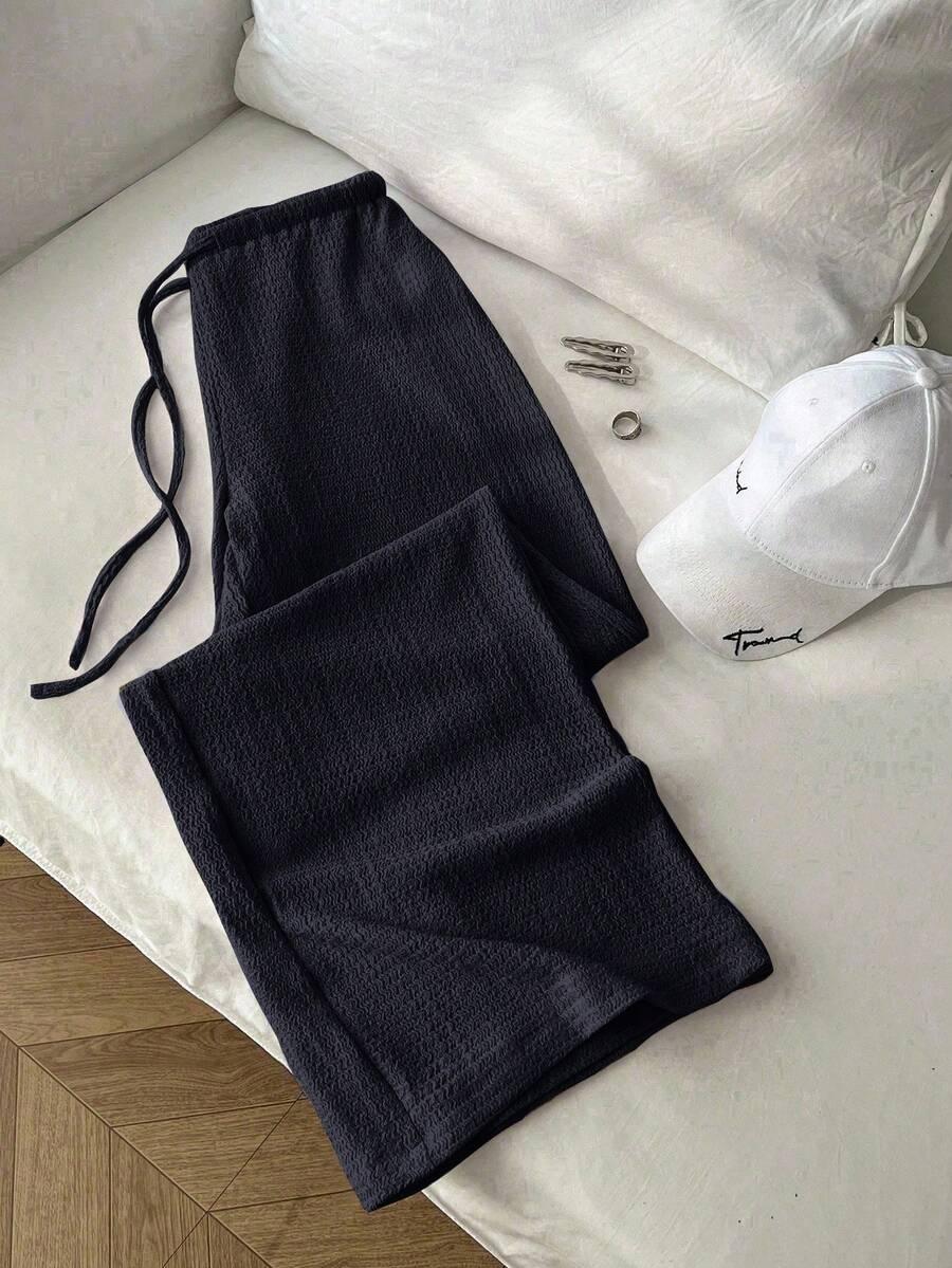 granatowe spodnie casual