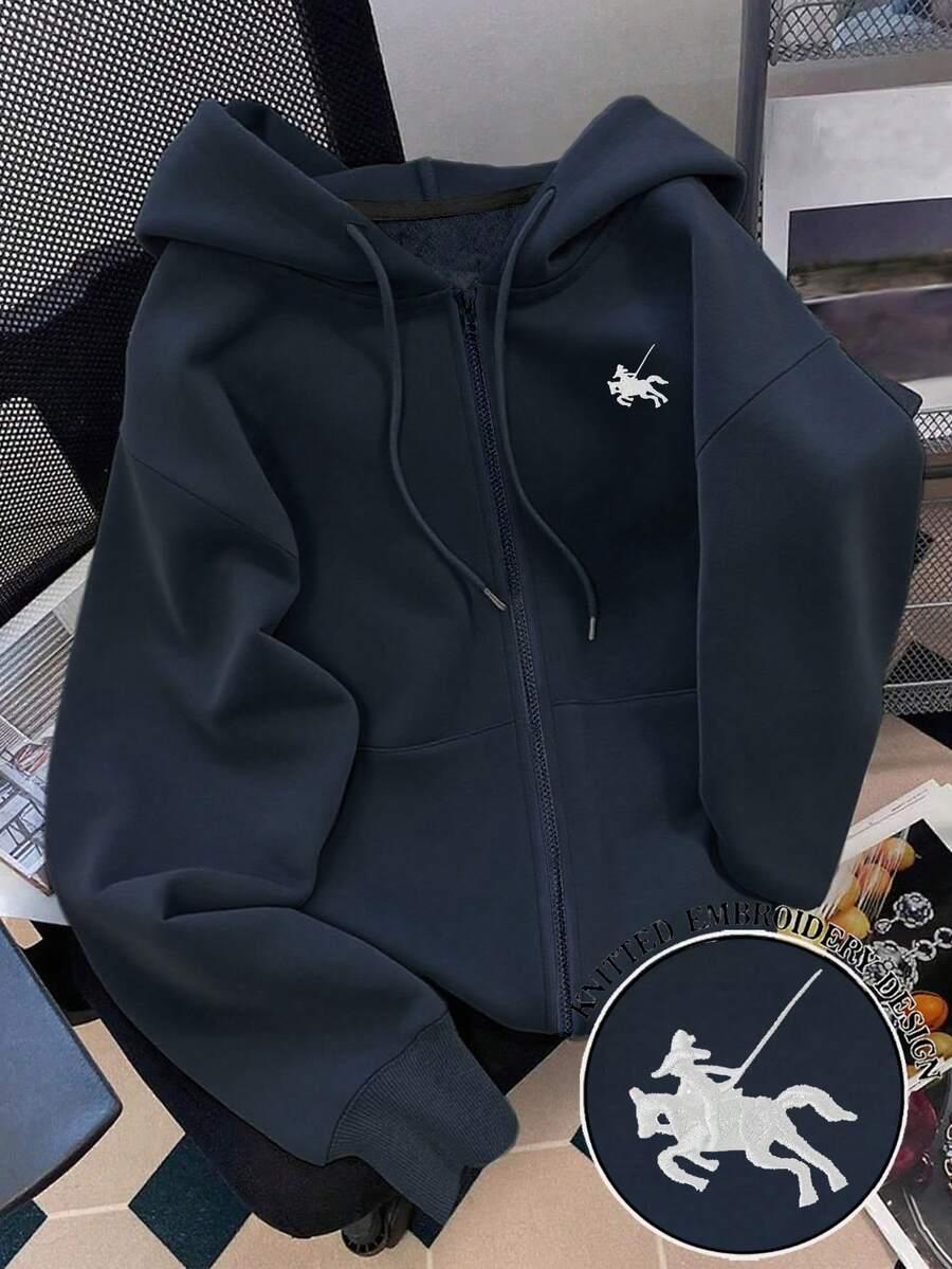 granatowa bluza z kapturem