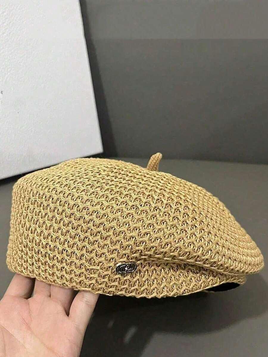 brązowa czapka beret