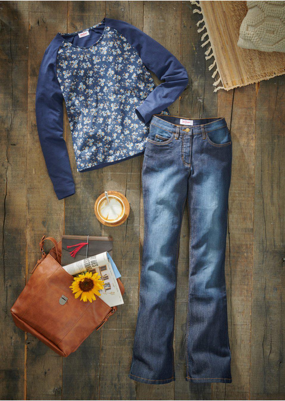 granatowe spodnie jeans