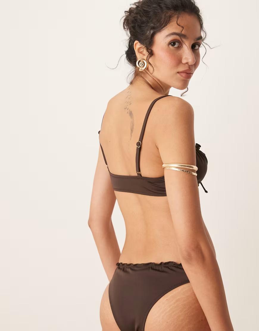 BRĄZOWY DÓŁ OD BIKINI FALBANA