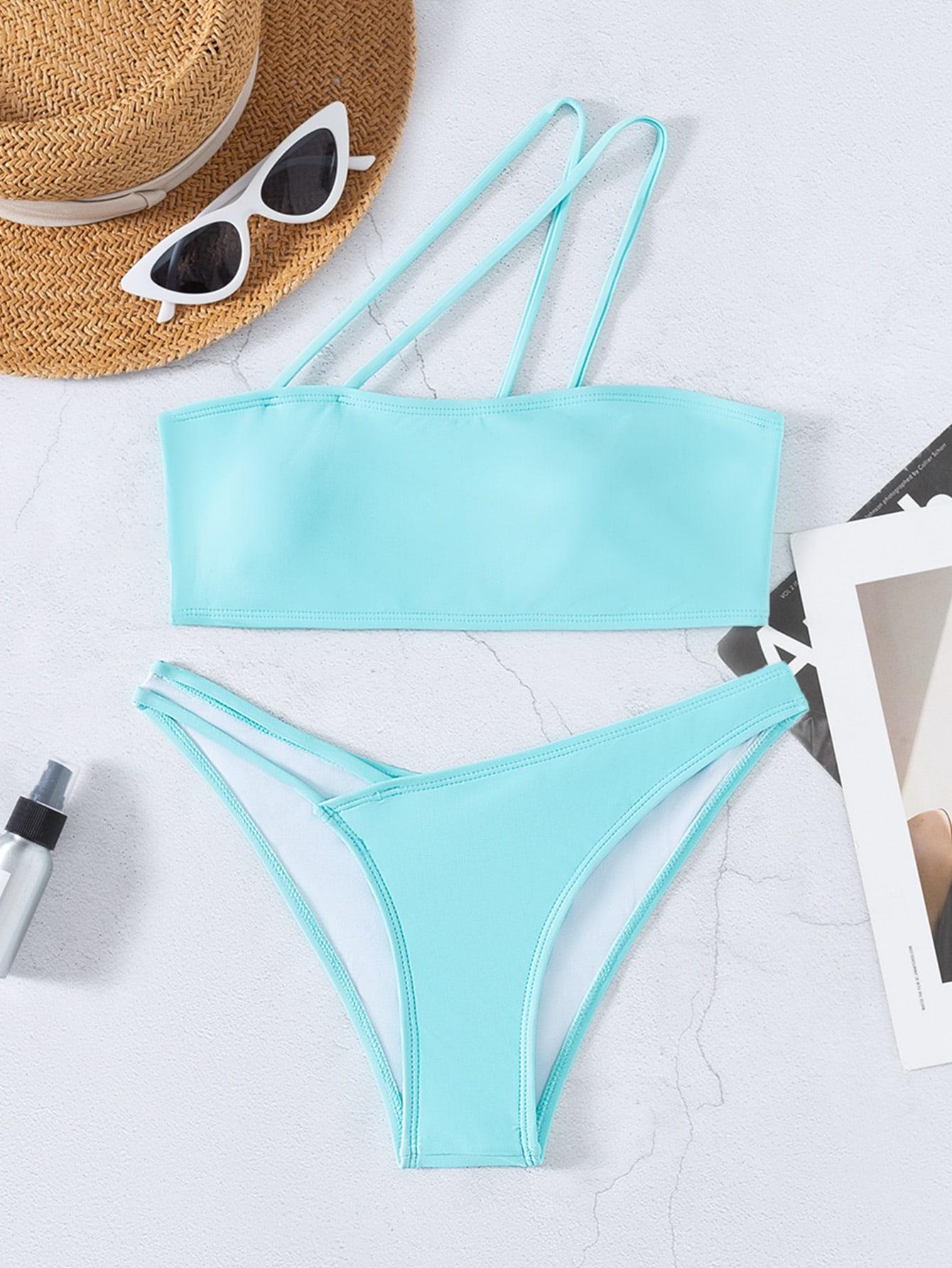 niebieski dwuczęściowy strój kąpielowy bikini