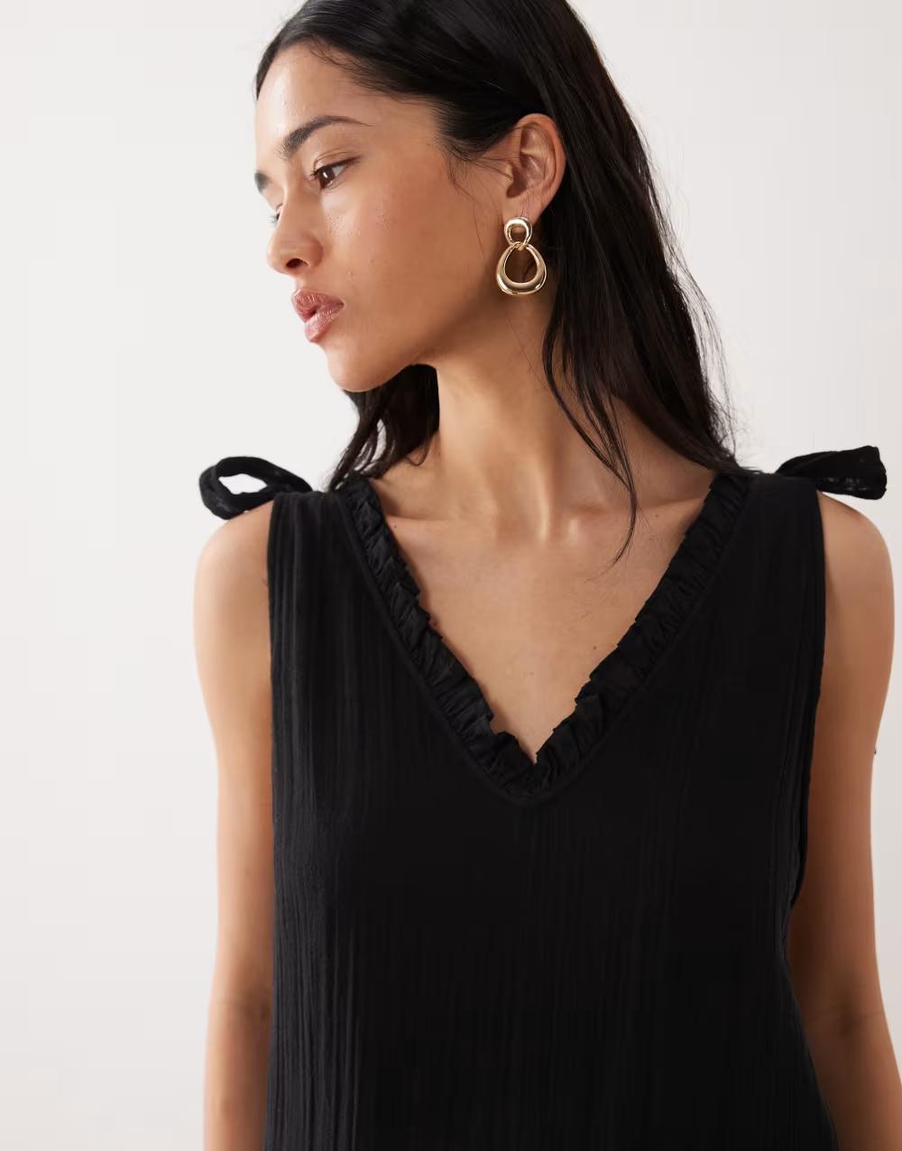 CZARNA MINI SUKIENKA V NECK