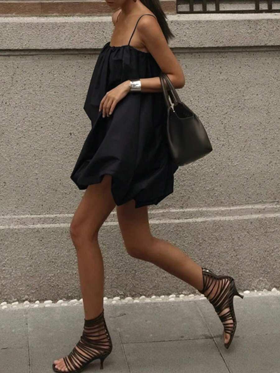 CZARNA MINI SUKIENKA