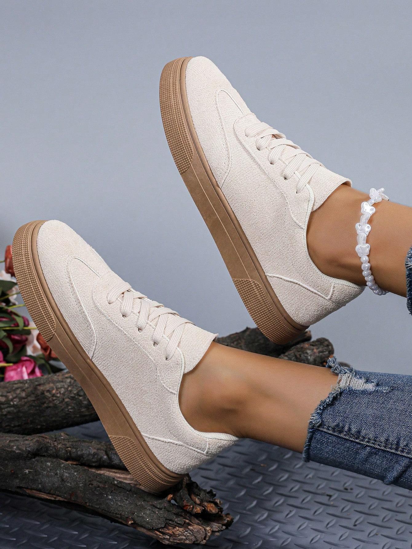 beżowe buty sportowe