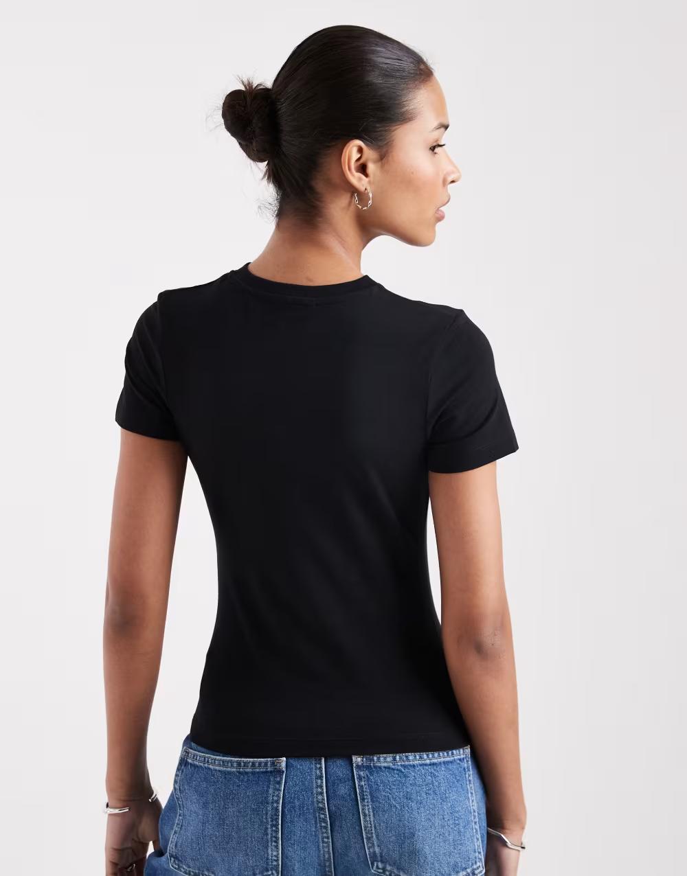 CZARNA DOPASOWANA BLUZKA KRÓTKI RĘKAW V-NECK