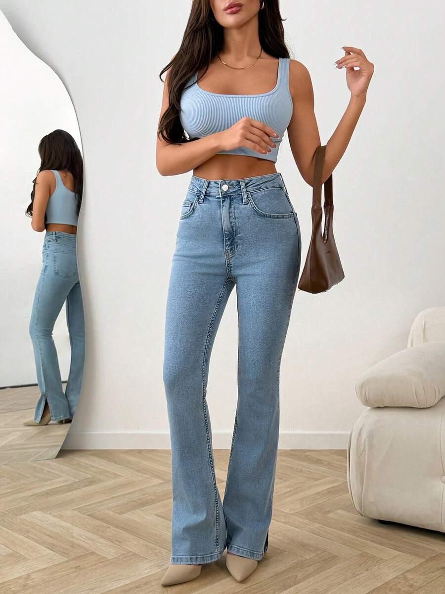 niebieskie spodnie jeans