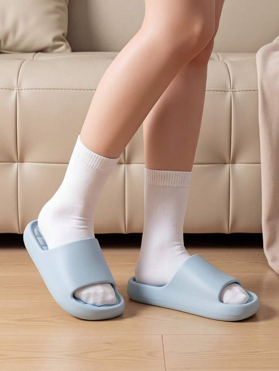 niebieskie klapki casual