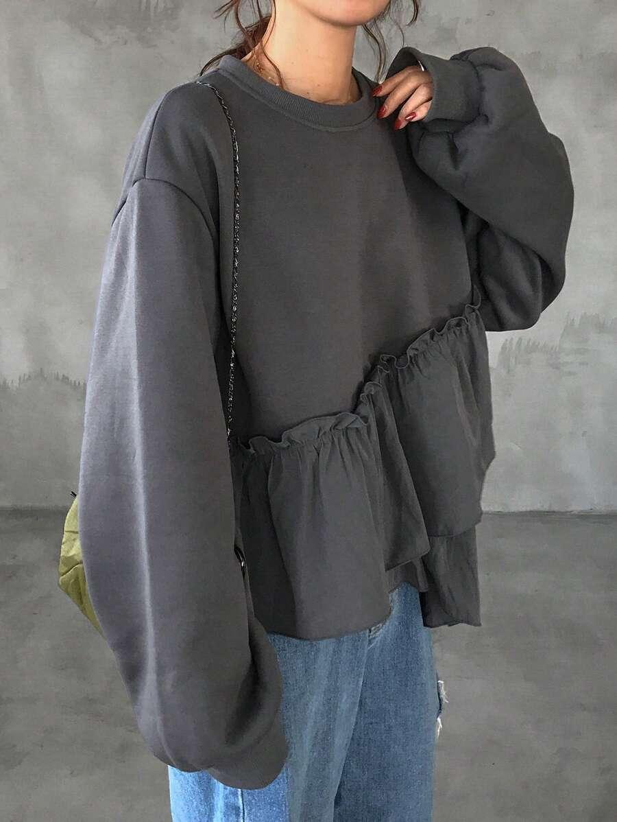 LUŹNA BLUZA Z FALBANAMI 