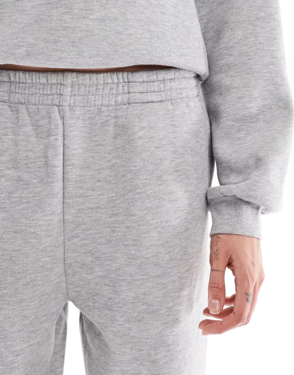 szare bawełniane spodnie dresowe typu joggers
