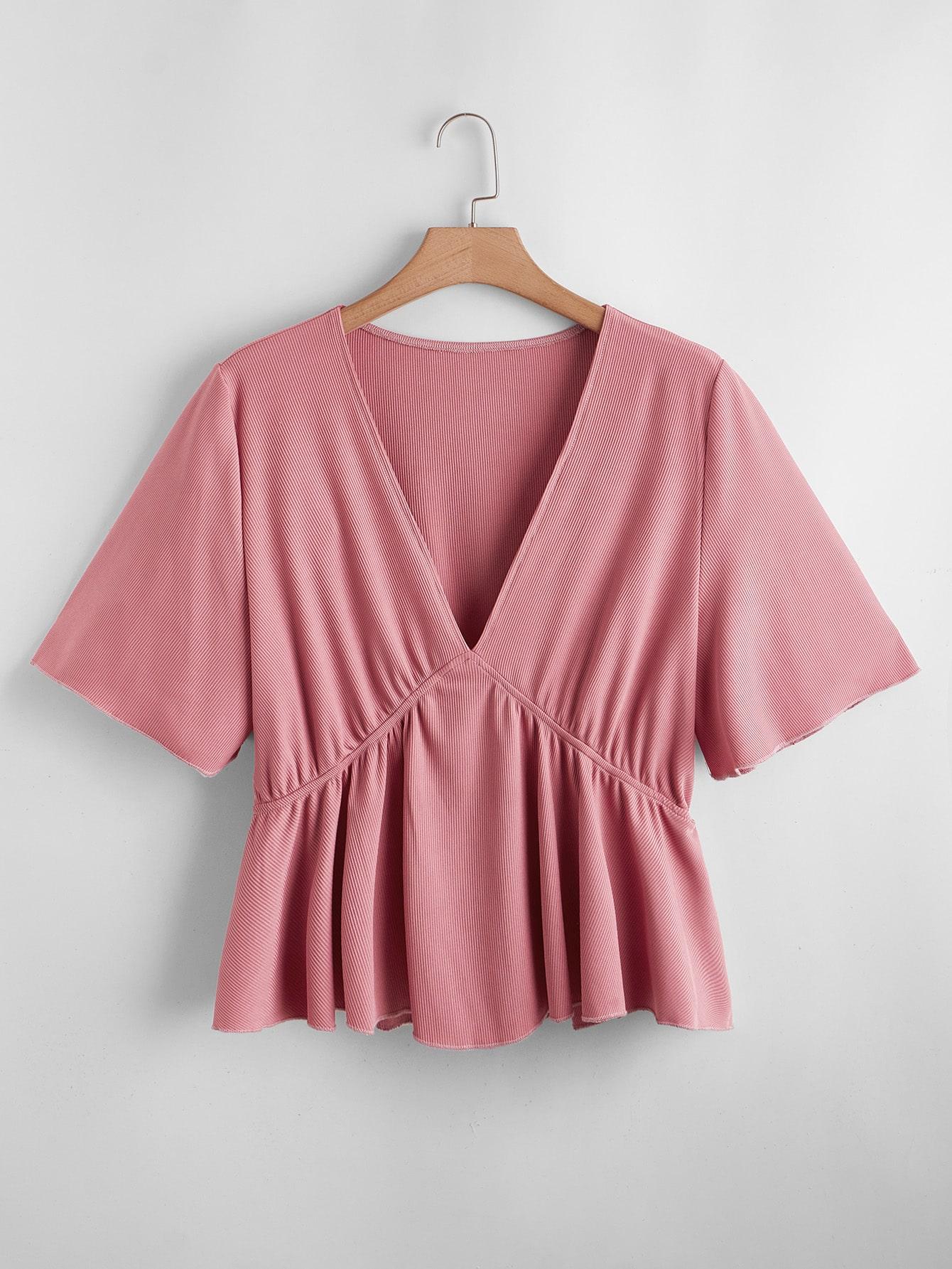 różowa bluzka v-neck