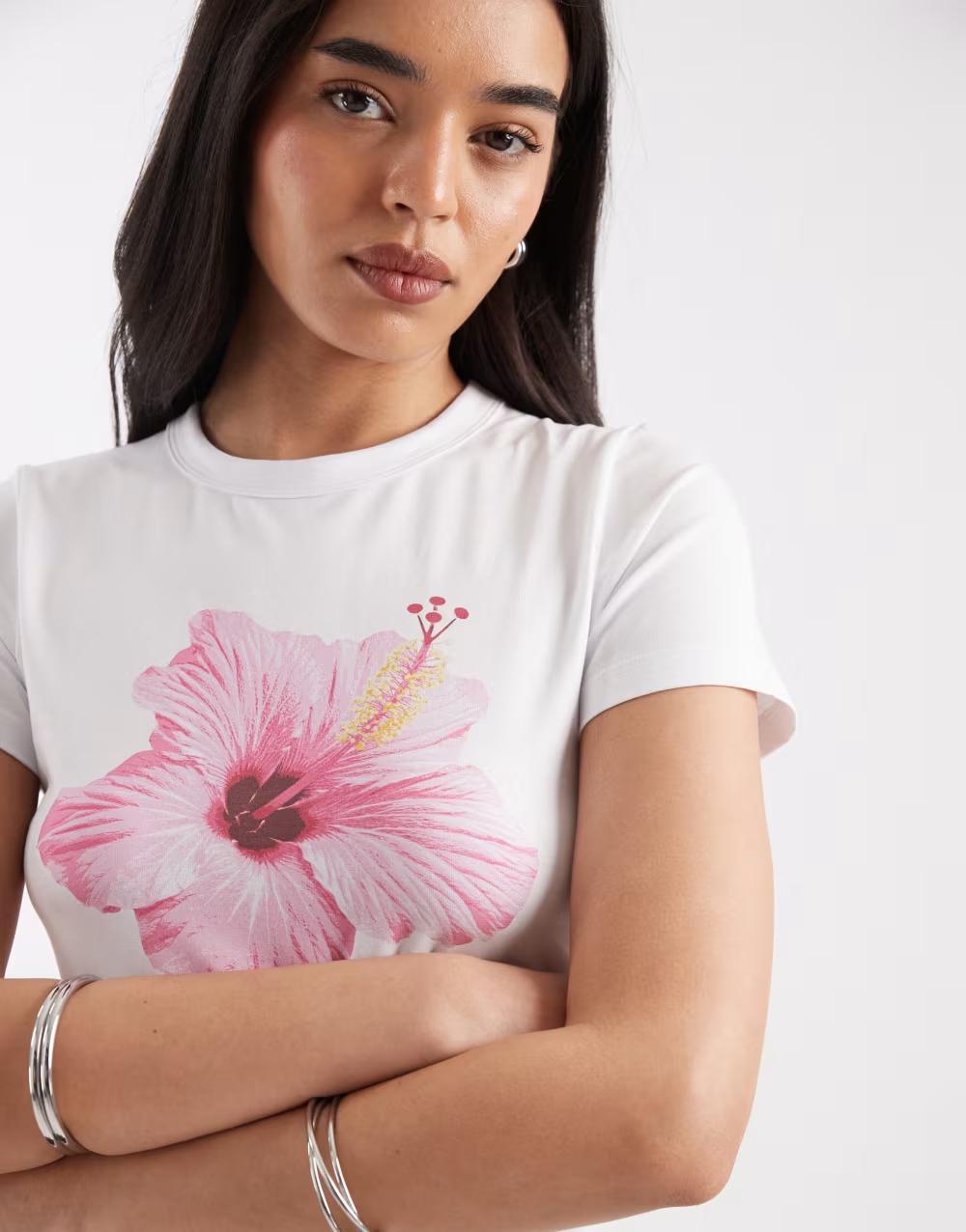BIAŁY DOPASOWANY T-SHIRT NADRUK
