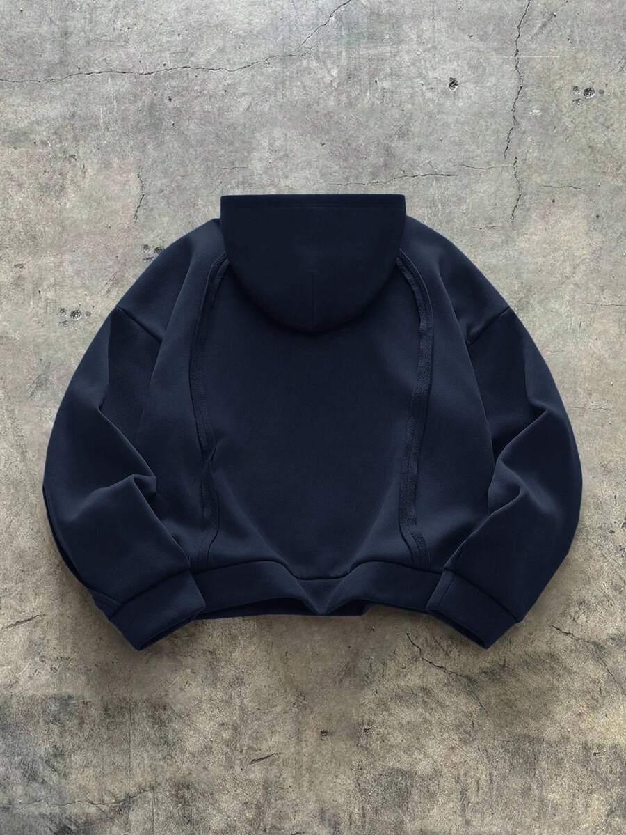 granatowa bluza z kapturem