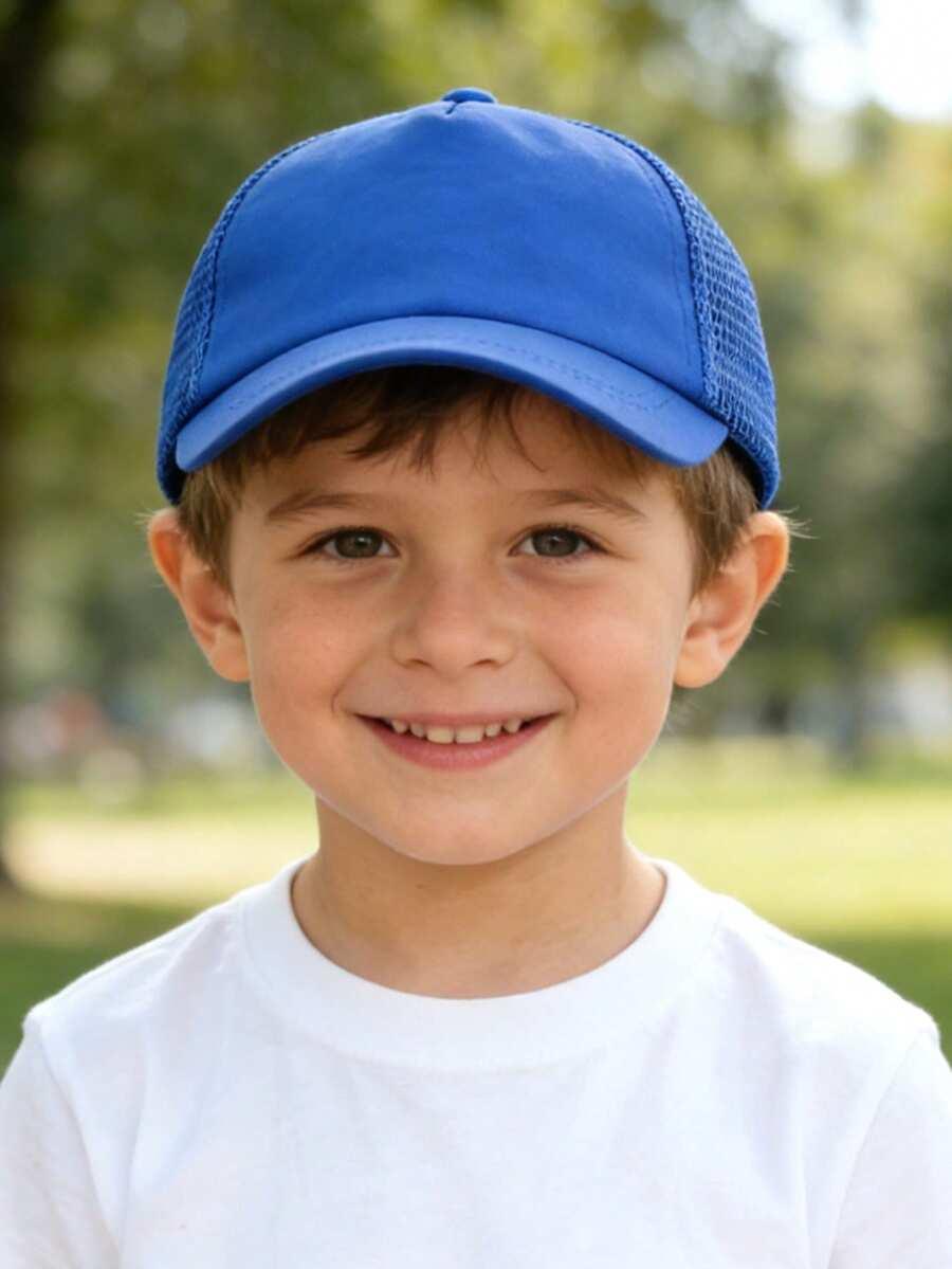 niebieska czapka z daszkiem