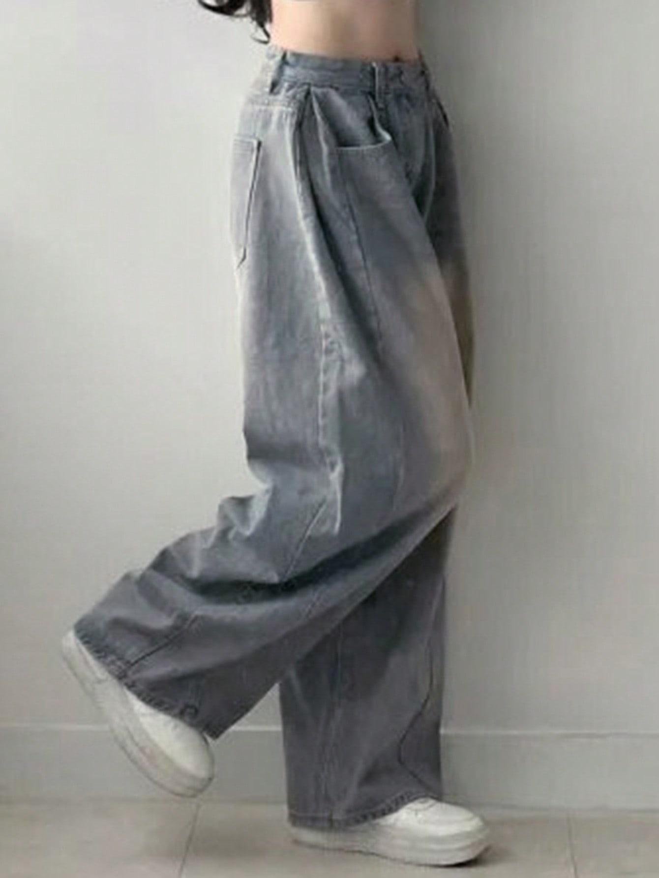niebieskie spodnie jeans