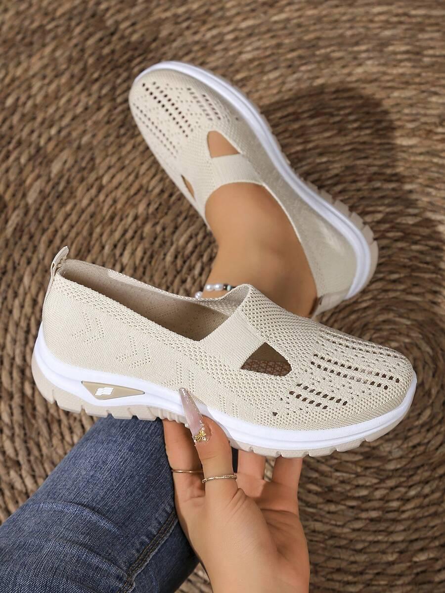 beżowe sportowe buty