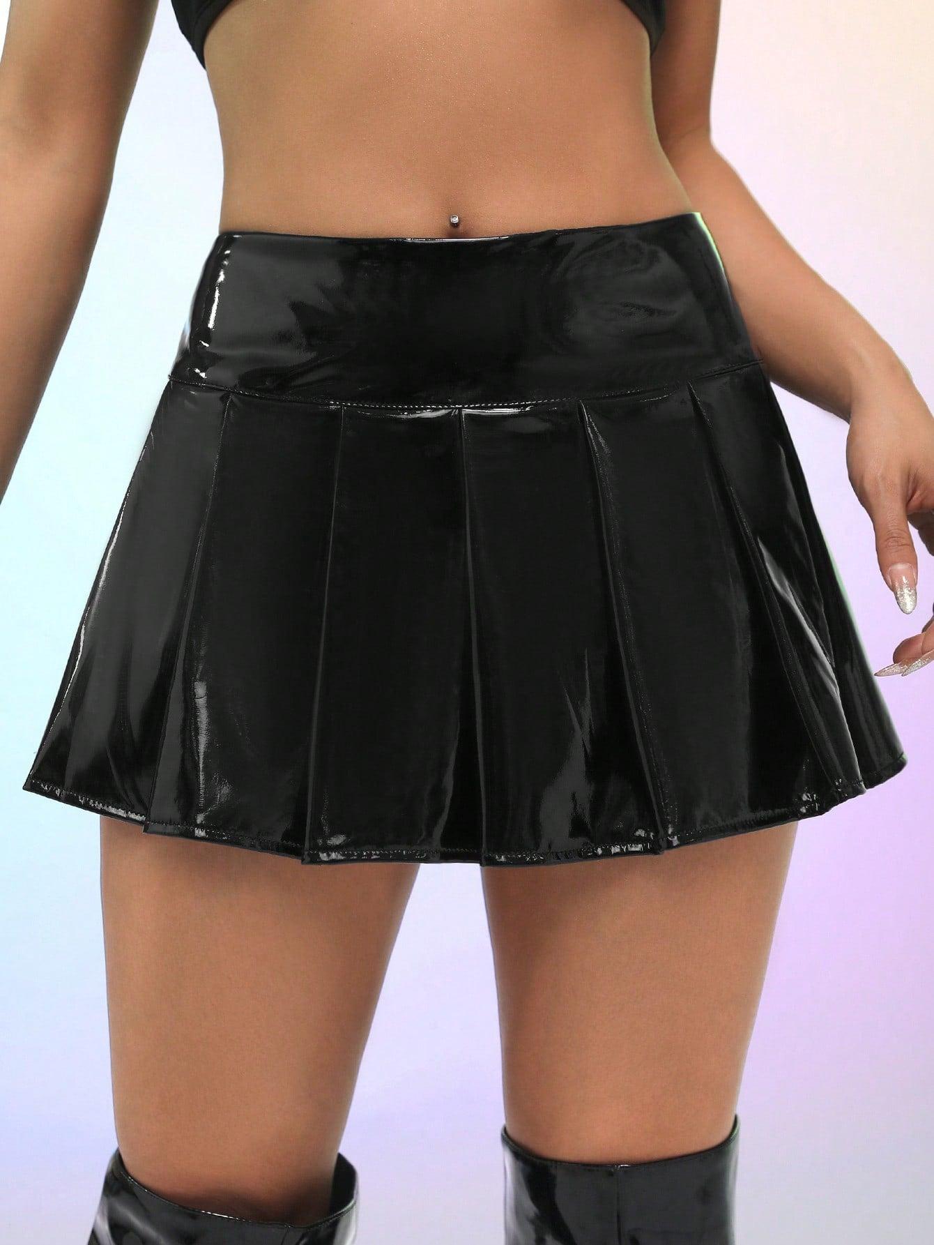 czarna lakierowana mini spódnica 