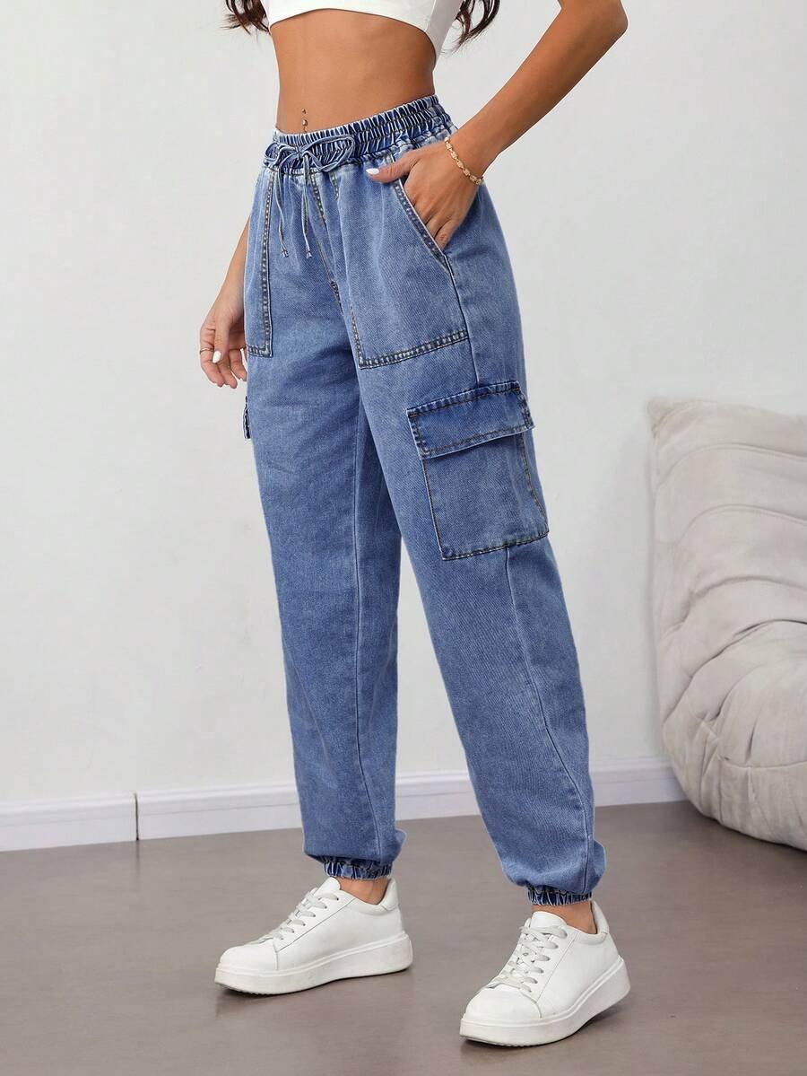 niebieskie spodnie jeans