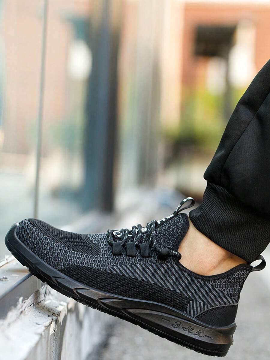 czarne sznurowane buty sportowe