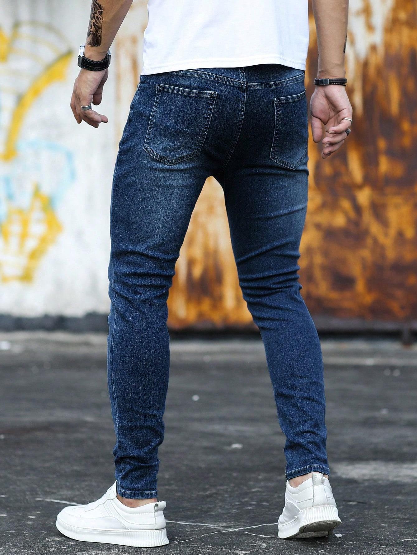 niebieskie spodnie jeans