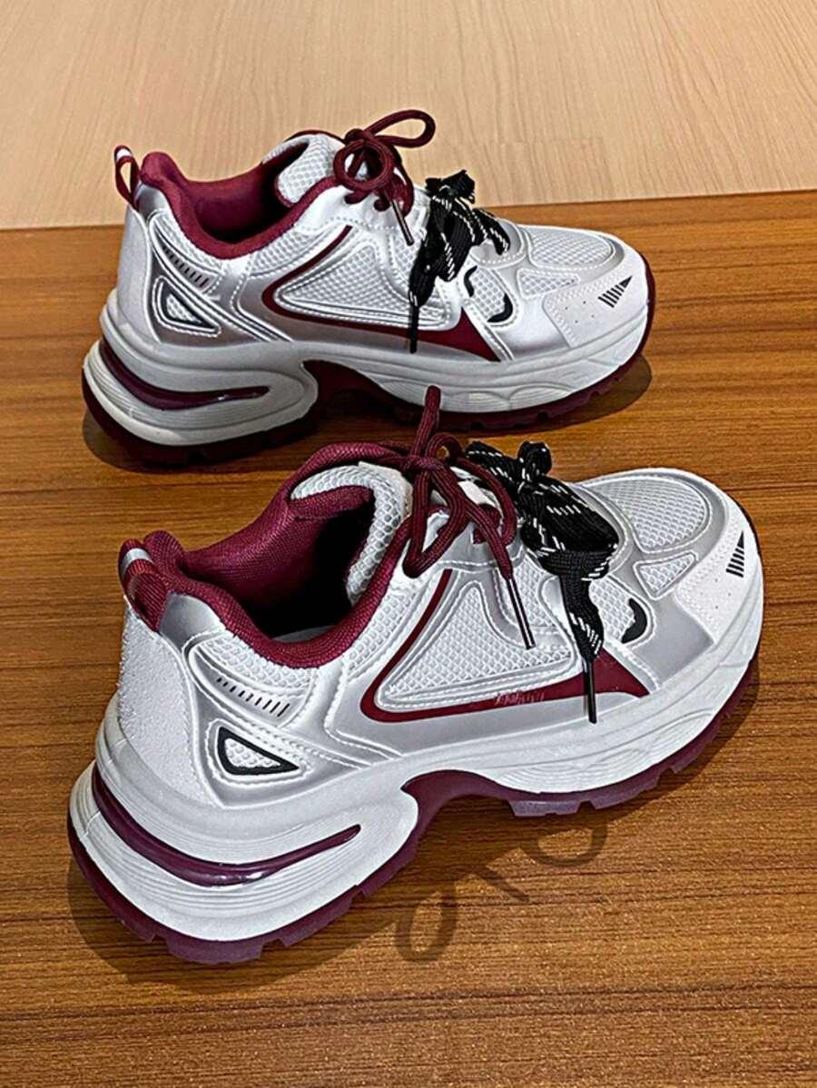 sznurowane buty sportowe