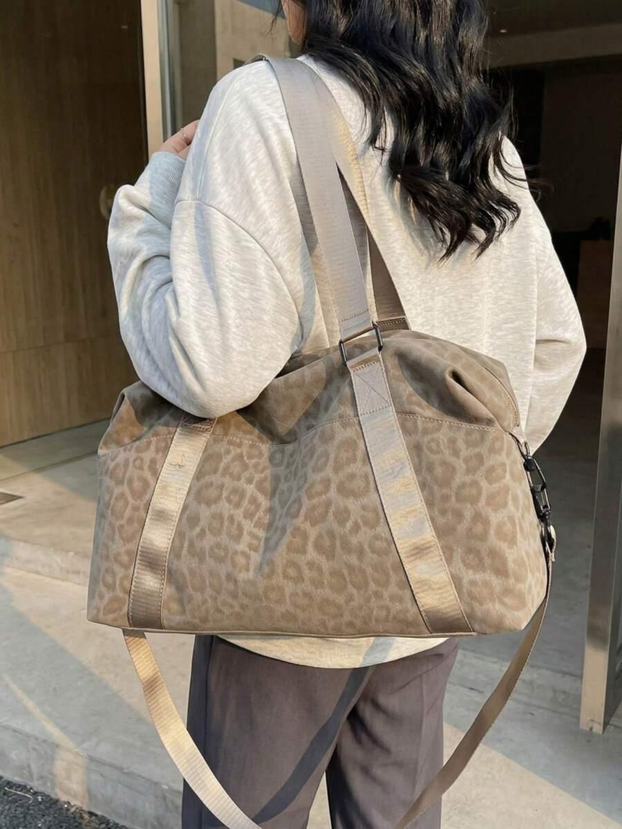 beżowa torba podróżna animal print
