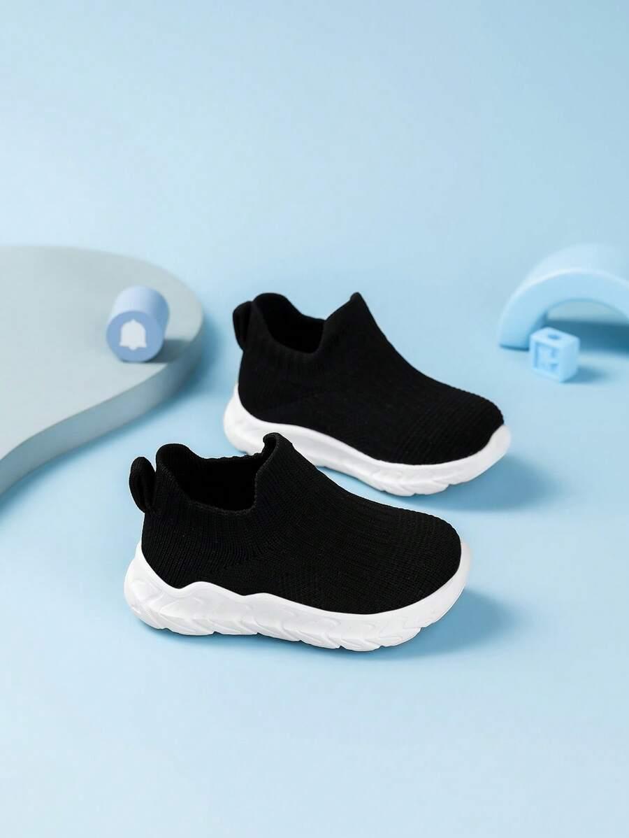 czarne wsuwane buty sportowe