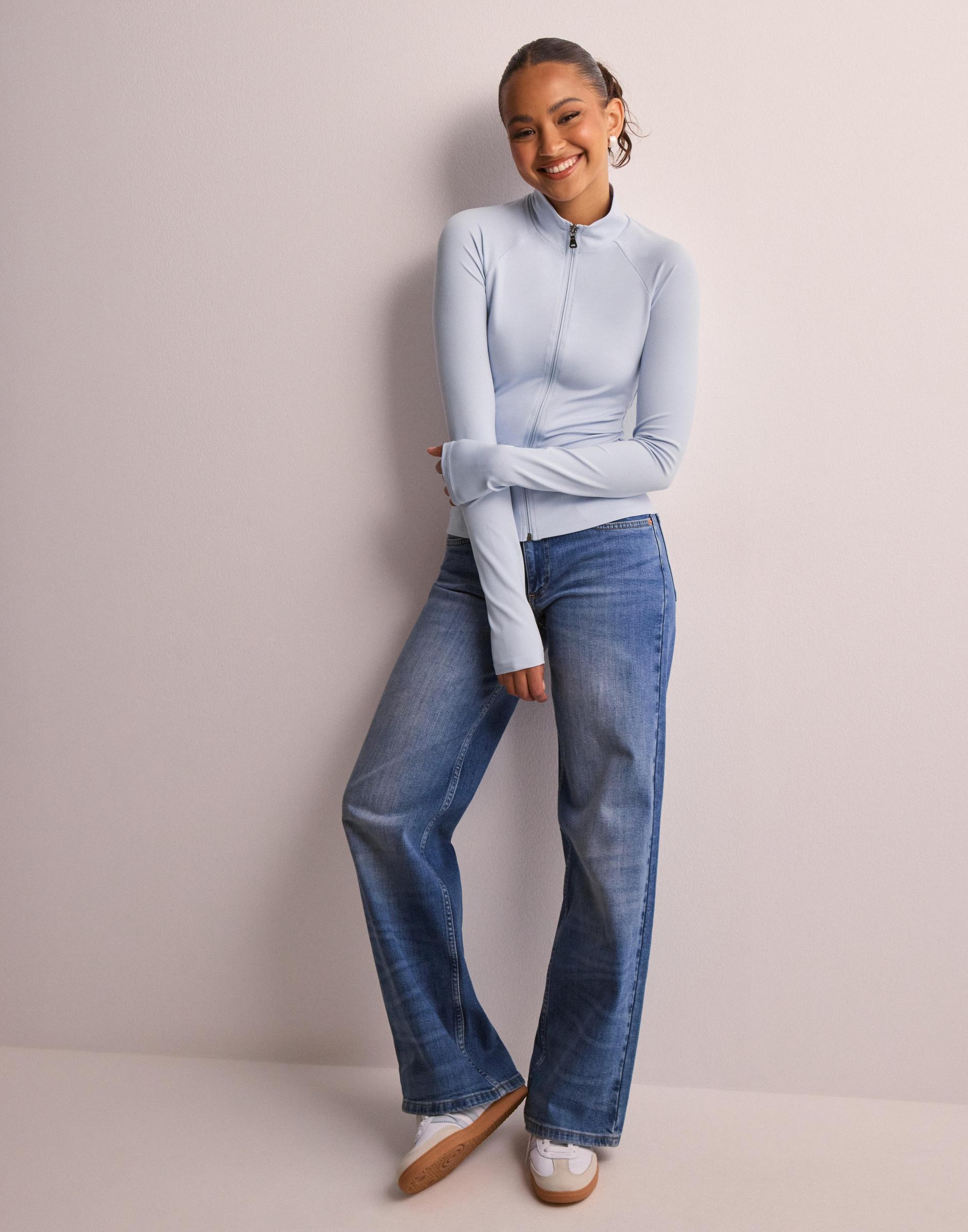 niebieska bluza zamek
