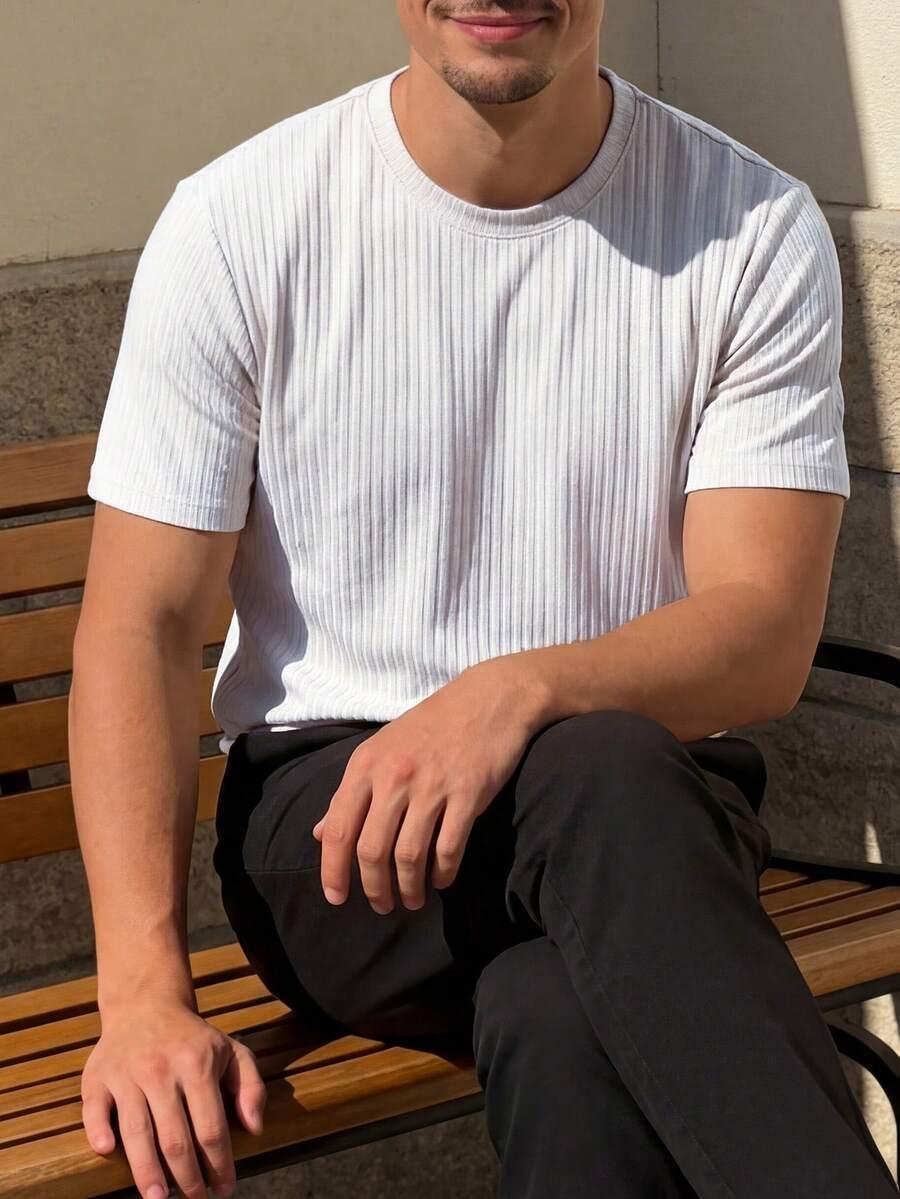 BIAŁY PRĄŻKOWANY T-SHIRT