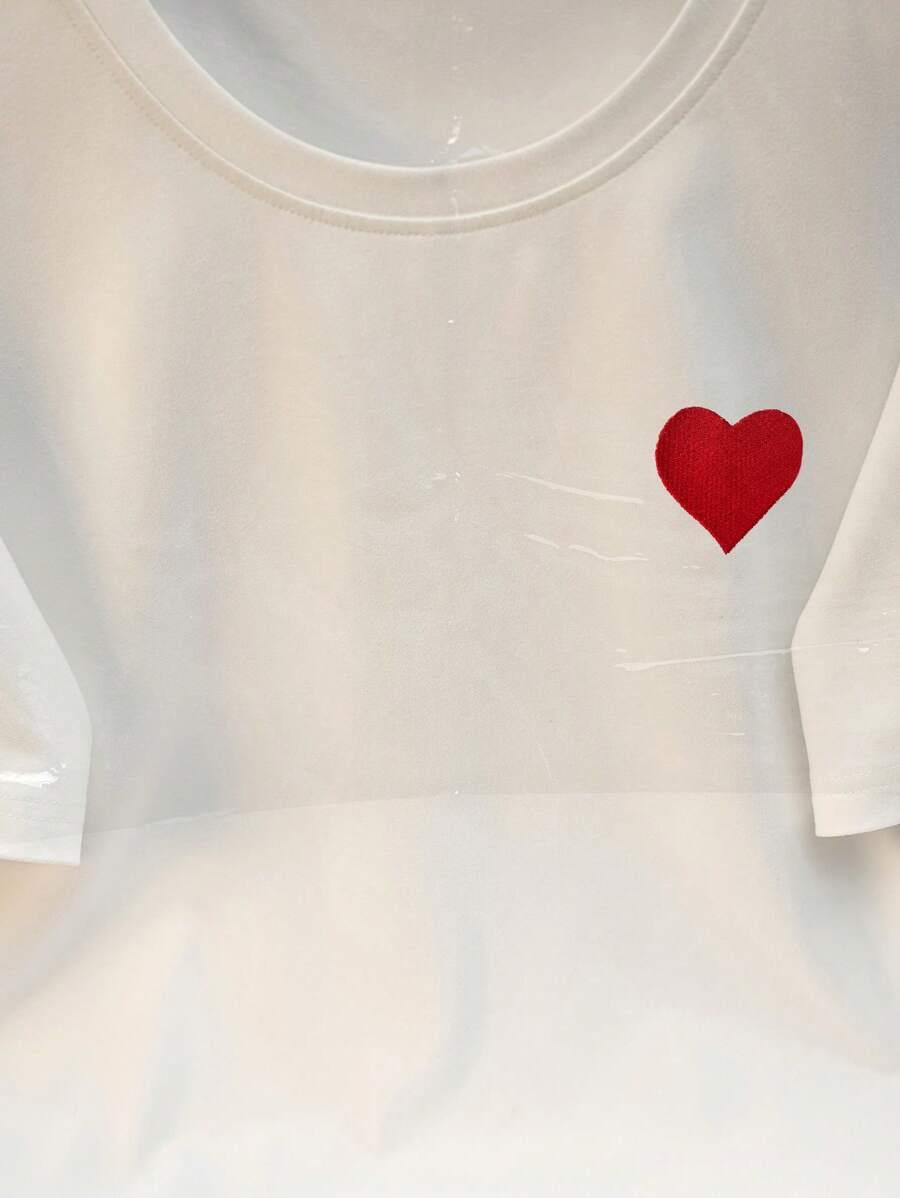 biały t-shirt wzór serce