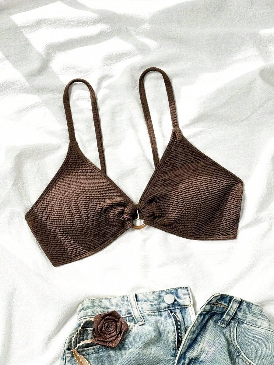 brązowa góra od bikini
