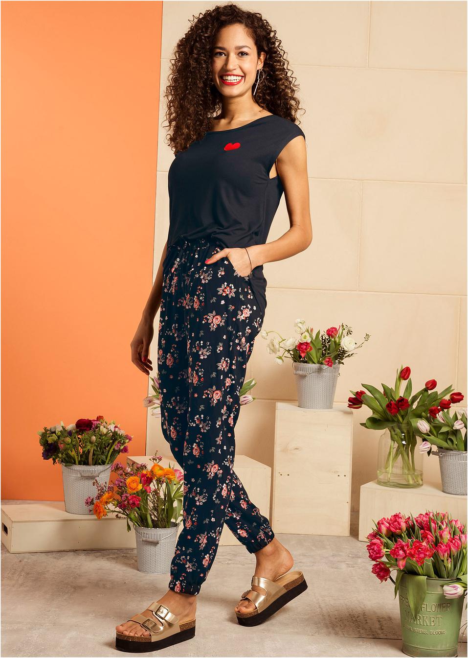 CZARNY T-SHIRT BASIC HAFT SERCE