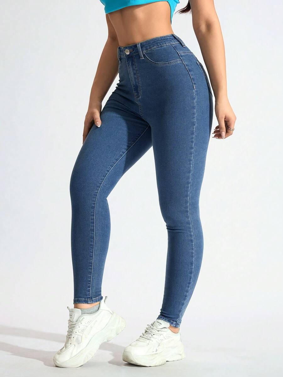 niebieskie spodnie skinny jeans