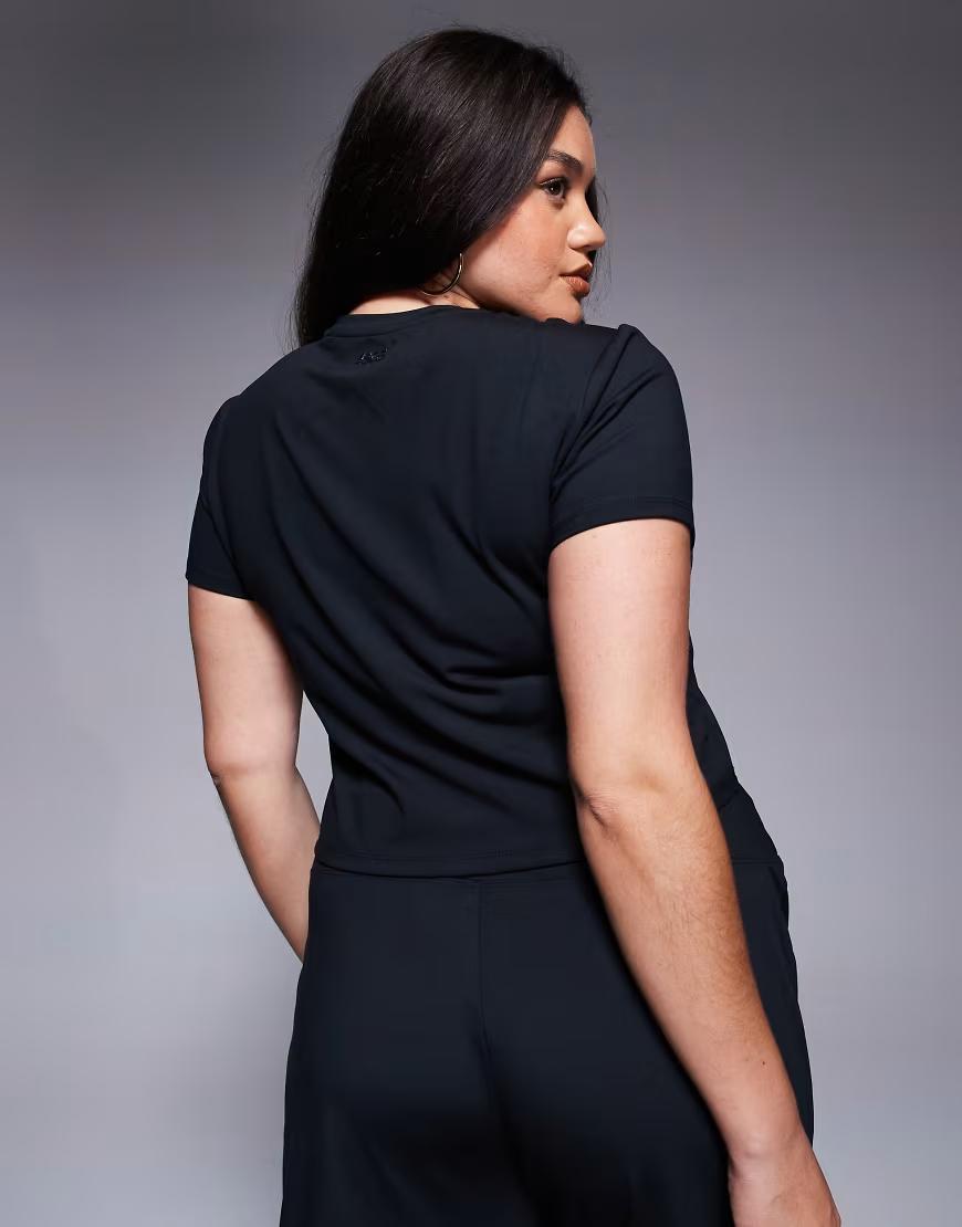 CZARNA BLUZKA BASIC