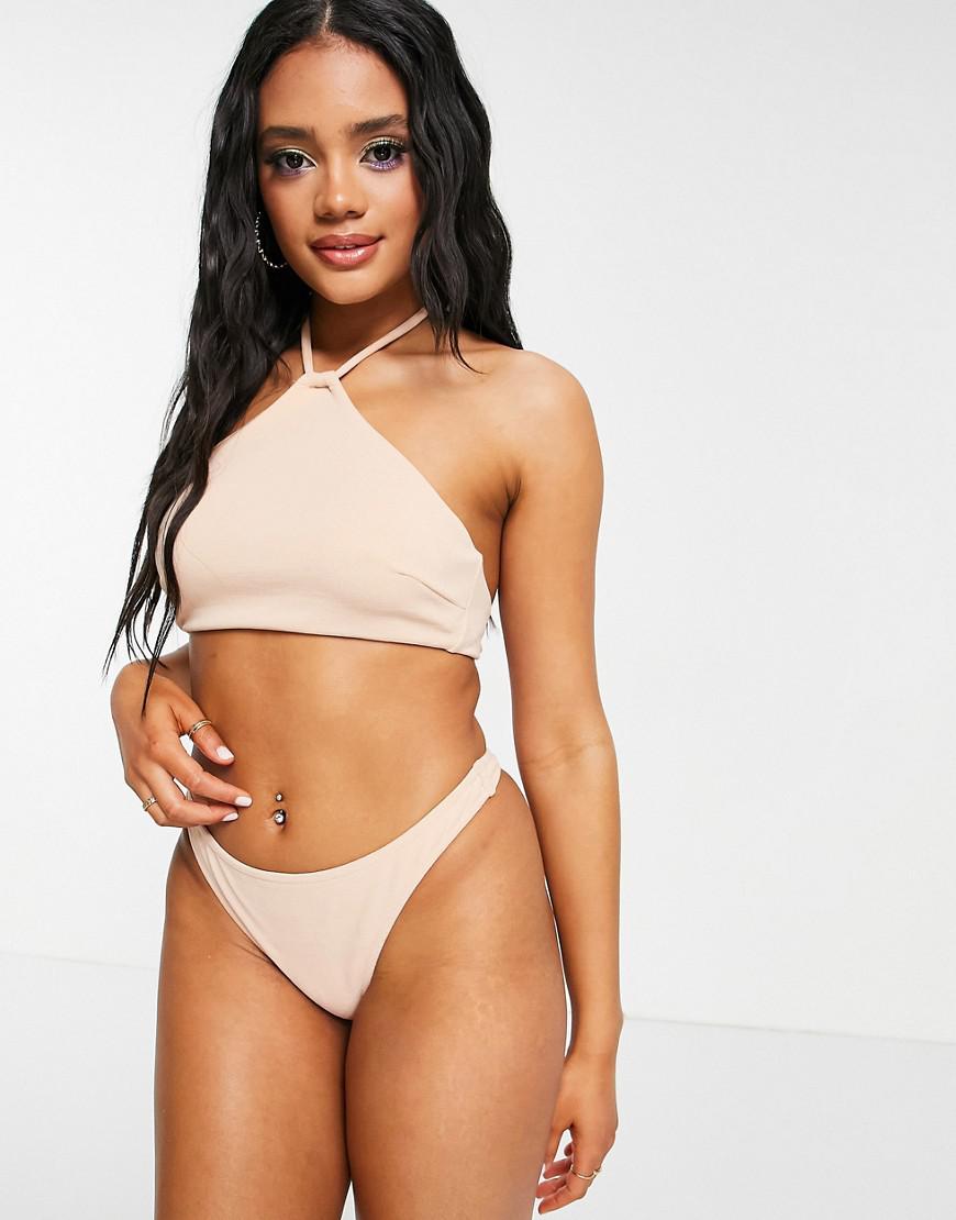 beżowa góra od bikini