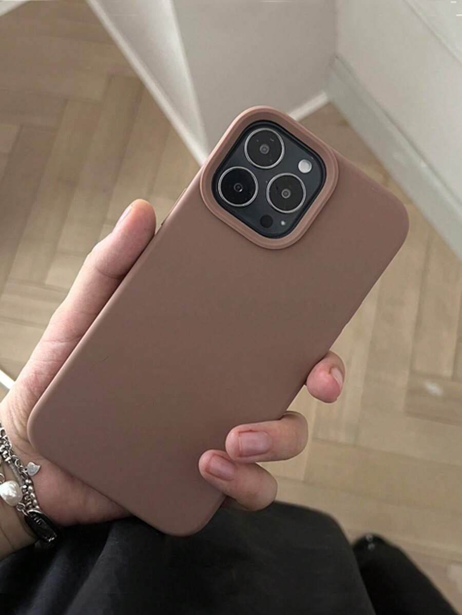 brązowe etui na telefon IPhone 15 pro