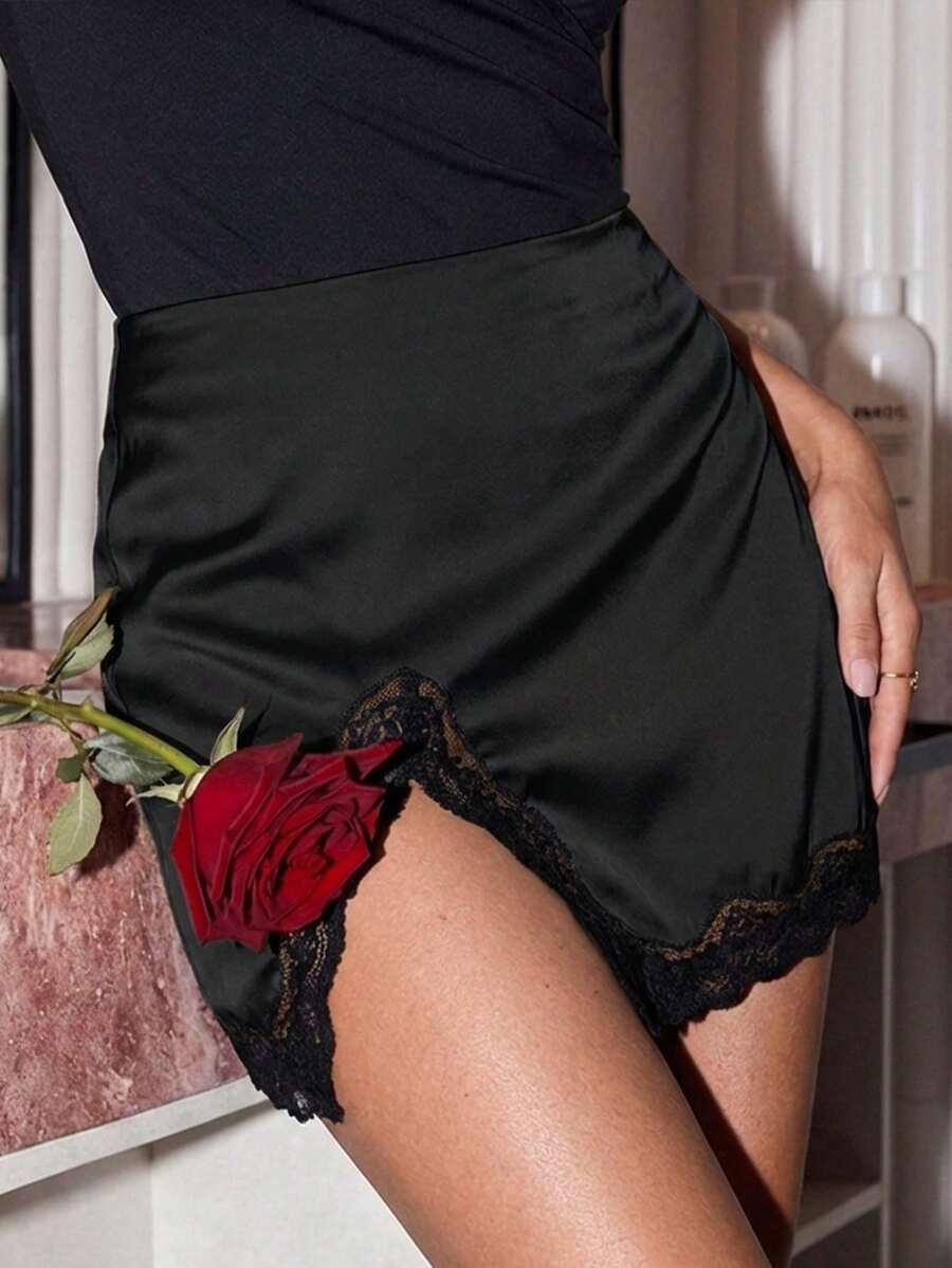 czarna mini spódnica koronka