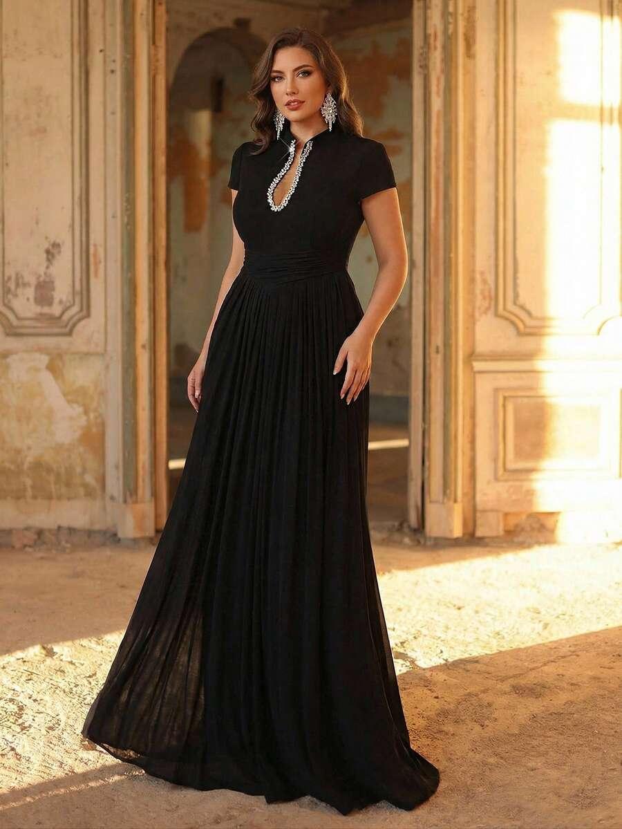 Czarna maxi sukienka zdobienie