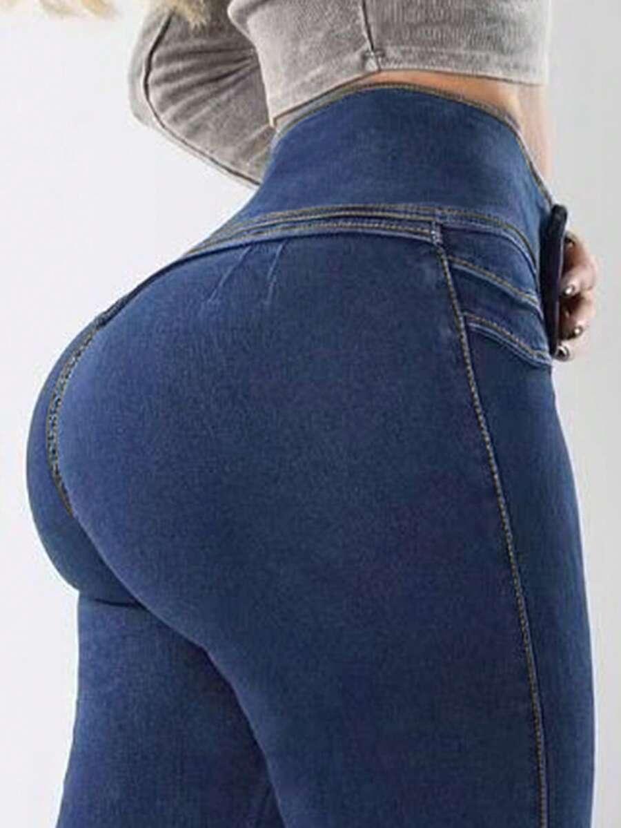 niebieskie spodnie jeans 